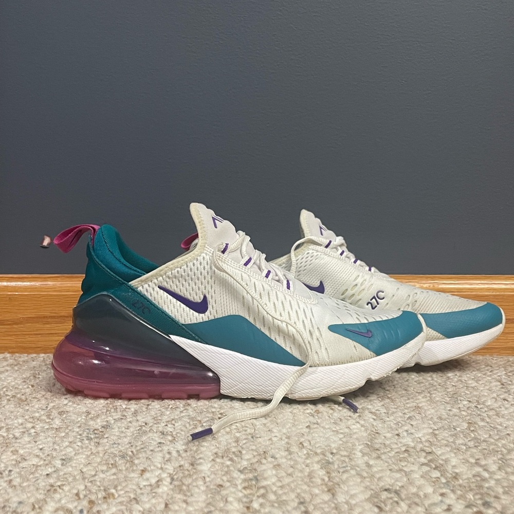 NIKE 270’s